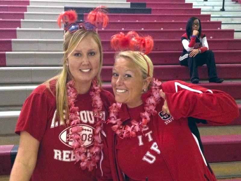Ms. Modjeski and Ms. Arundel show school spirit!